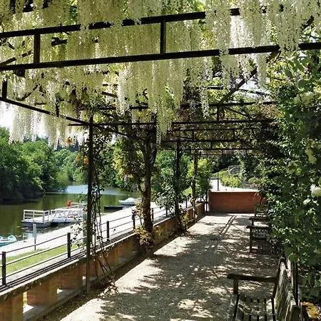 Апартаменты Au Bord De La Sevre Nantaise *